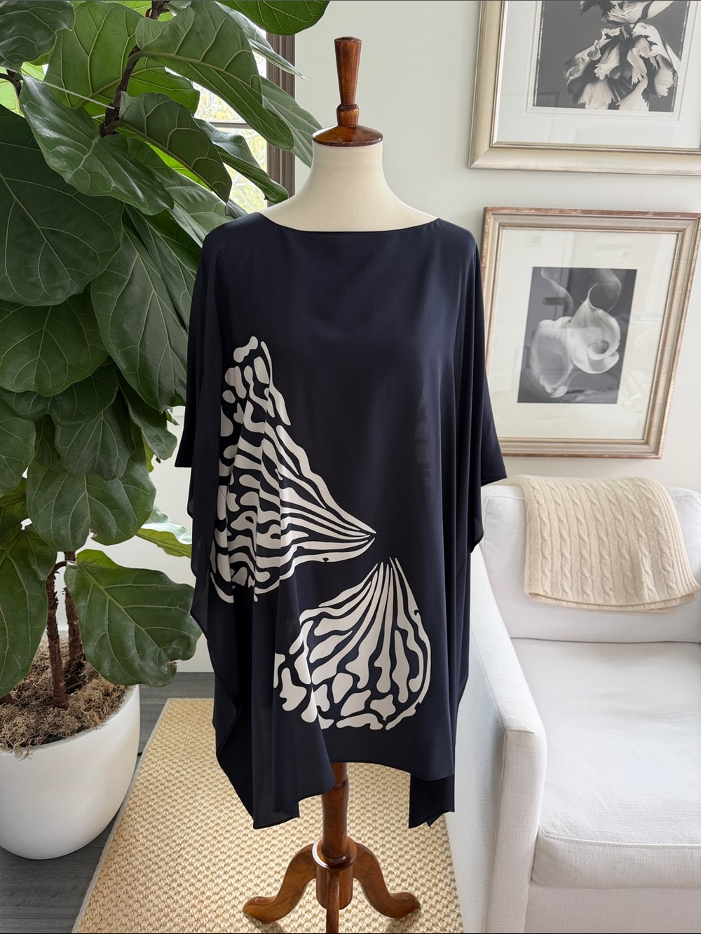 Louise Kennedy Navy Silk Tunic w/Shell Print Motif M/L